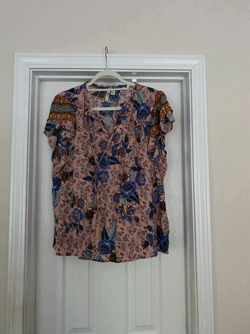 Women's Versona size L Pink Blue Floral Print short sleeve shirt with tassel tie